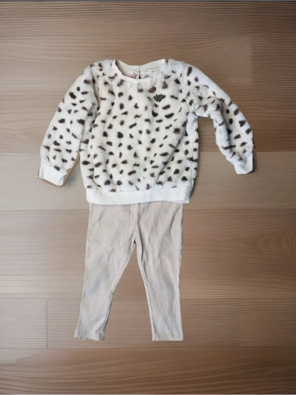 uicy Couture Baby Toddler 2 Piece Set 24M Faux Fur Cheetah Animal Print Beige
